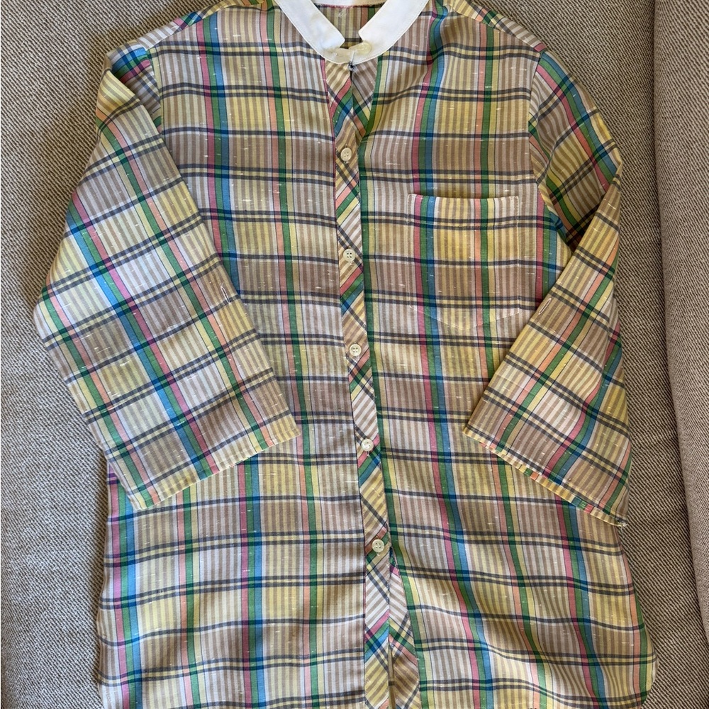 Vintage Plaid Button-Up Shirt with White Collar